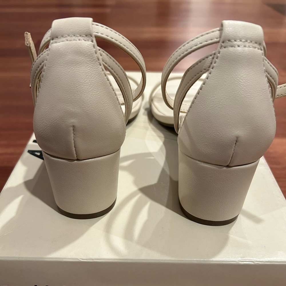 Anne Klein Women's Mia Ankle Buckle Strap Dress Sandals Block Heel Size 6 Bridal - Picture 8 of 11
